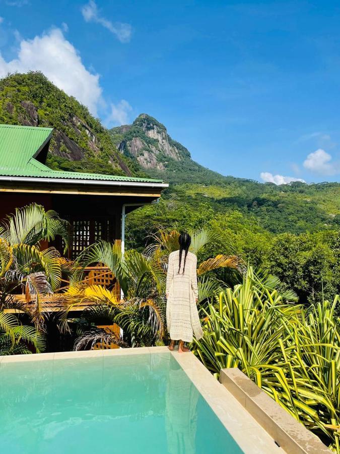Waterfall Accomodation Port Glaud 외부 사진