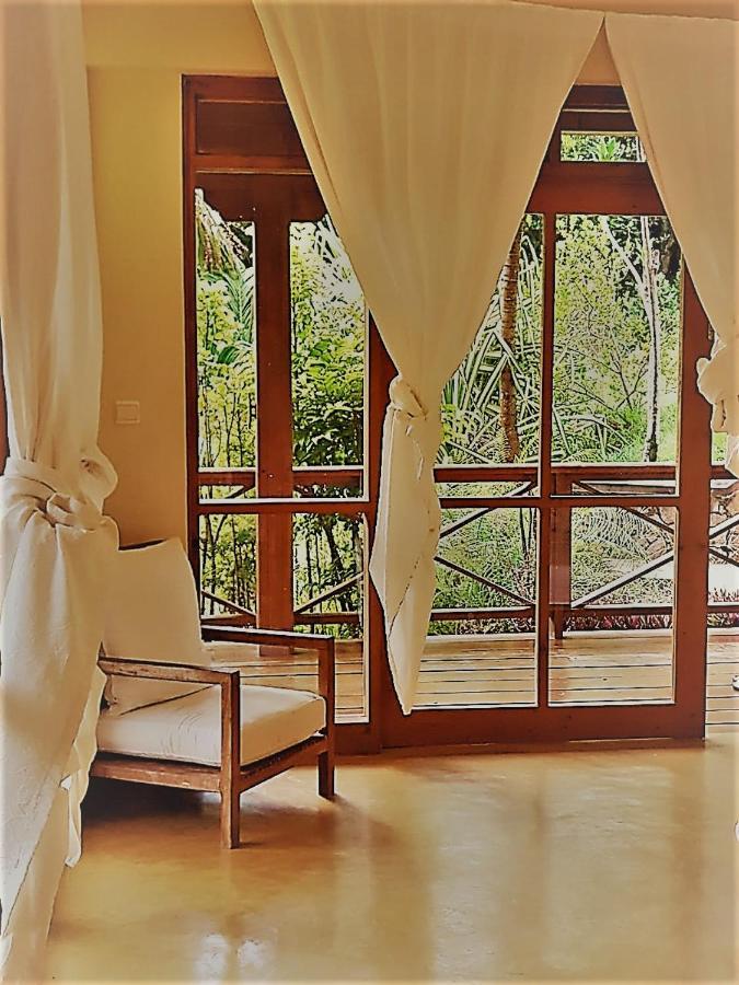 Waterfall Accomodation Port Glaud 외부 사진